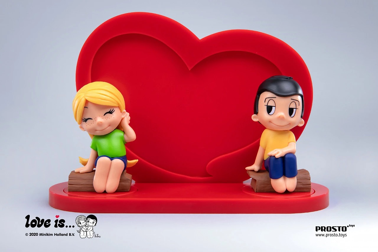 Love toy. Фигурки лов из. Фигурки Лове ИС. Love is статуэтки. Фигурки Love is мальчик.