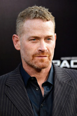   (Max Martini)