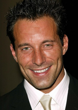   (Johnny Messner)