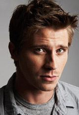   (Garrett Hedlund)