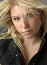   (Ari Graynor)