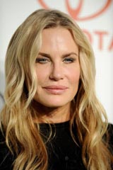   (Daryl Hannah)