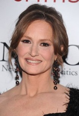   (Melissa Leo)