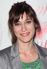   (Lizzy Caplan)