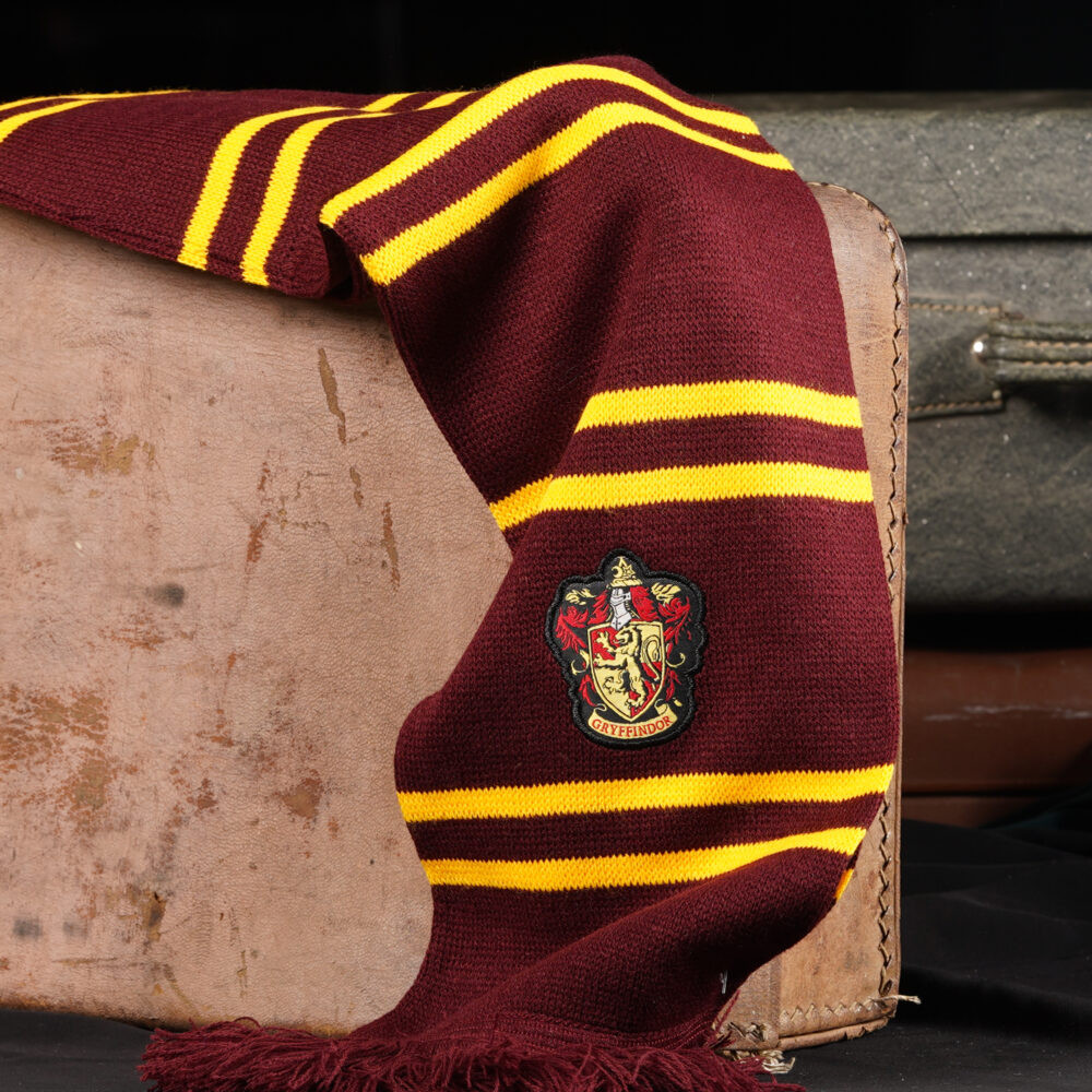 Шарф Harry Potter: Gryffindor - купить по цене 1490 руб с доставкой в  интернет-магазине 1С Интерес