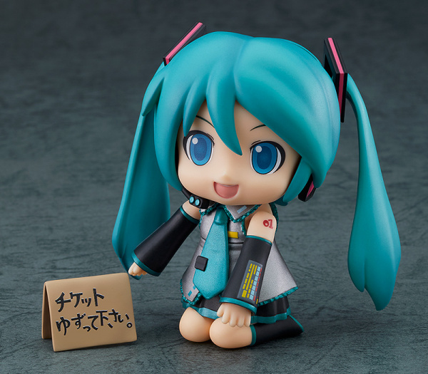 giant hatsune miku nendoroid