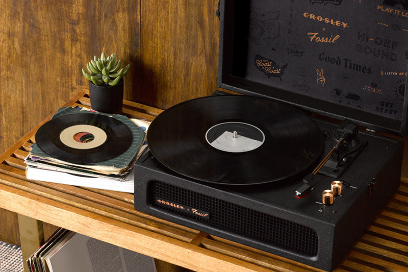   Crosley Voyager (Black Fossil) (CR8017A-FB)